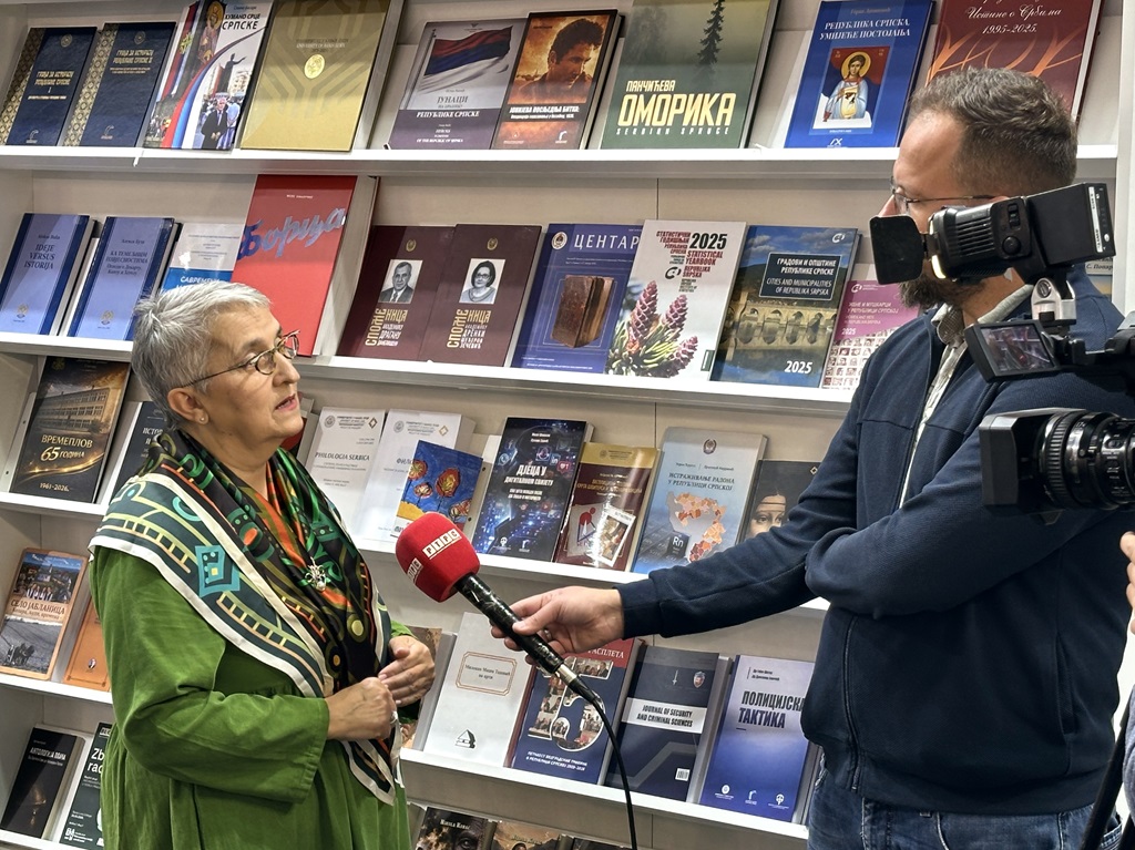 Мира Лолић Мочевић, ауторка