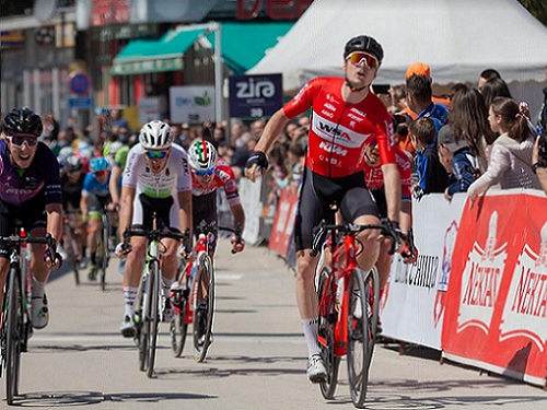 Побједник треће етапе трке Београд - Бањалука бициклиста Данијел Ојер