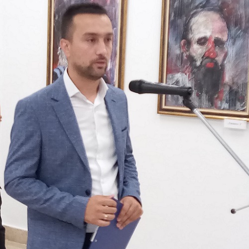 Душко Ћутило, директор Фонда за избјегла, расељена лица и за сарадњу са Србима у региону на отварању изложбе