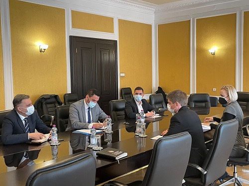 Министар Златан Клокић и шеф Представништва Млађен Цицовић на састанку у Управи за сарадњу са дијаспором и Србима у региону