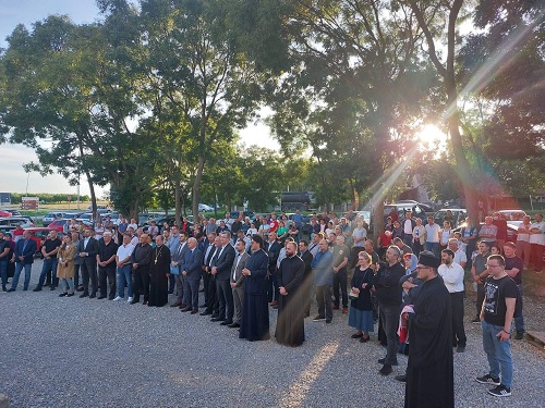 Велики број људи се окупио на помену српским жртвама из 13 западнокрајишких општина