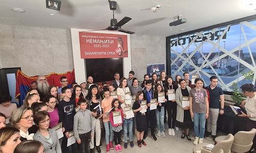 Заједничка фотографија свих учесника финалног такмичења Међународног квиза „Немањићи“