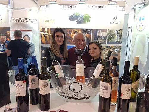 Promocija na štandu vinarije „Anđelić“